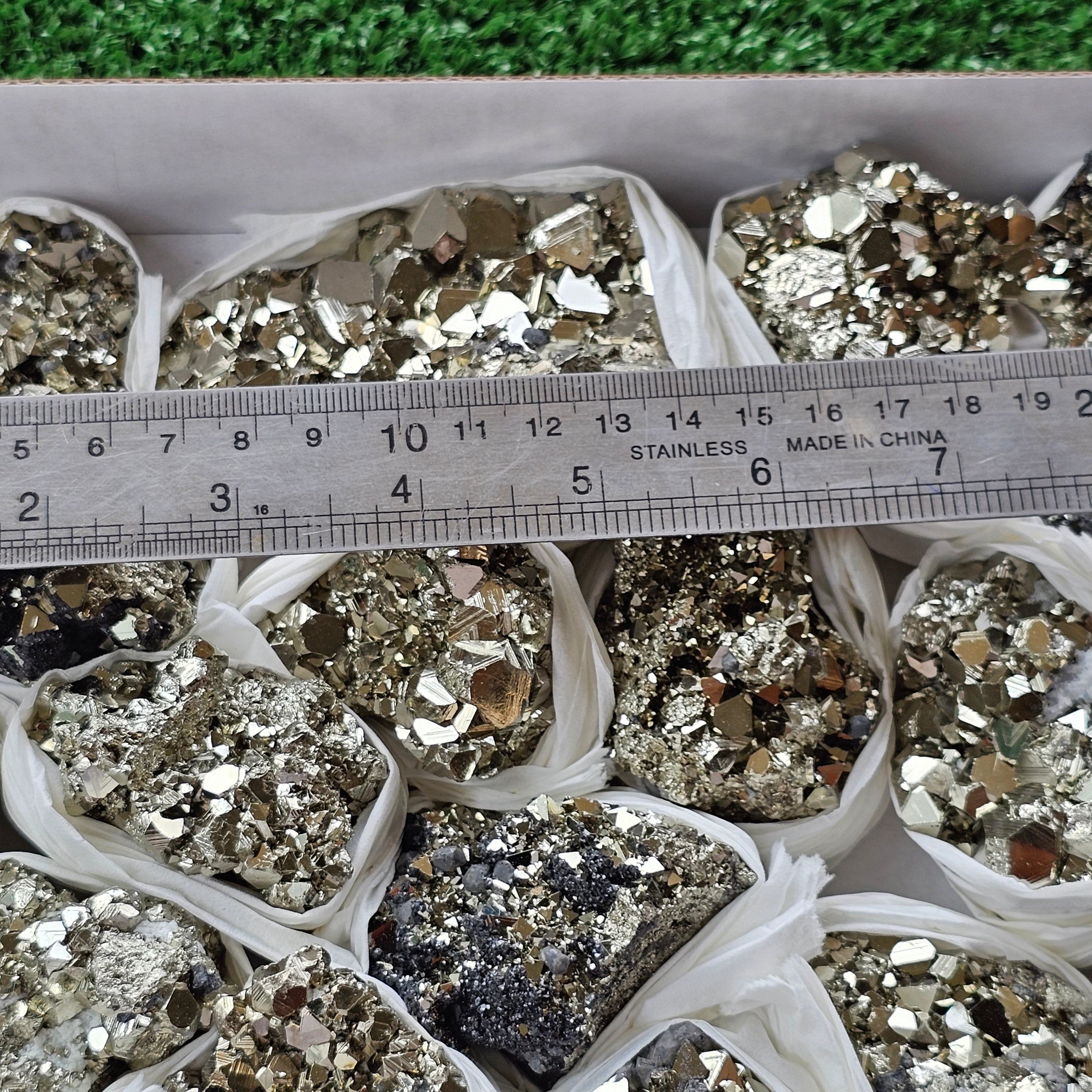 Box 24 pcs pyrite Octahedral