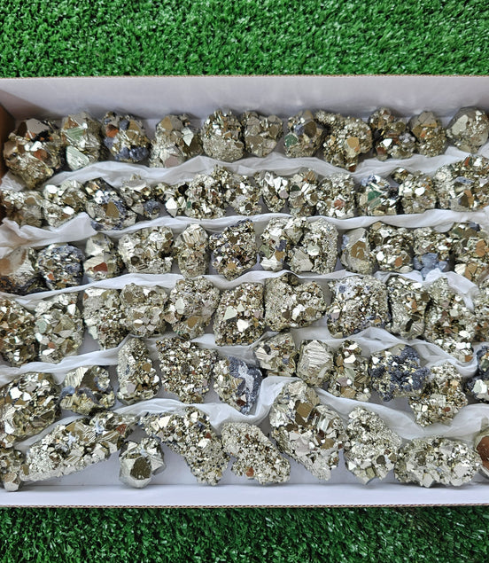 Box 67 pcs pyrite octahedral