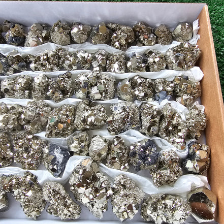 Box 67 pcs pyrite octahedral