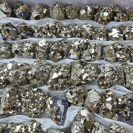 Box 67 pcs pyrite octahedral