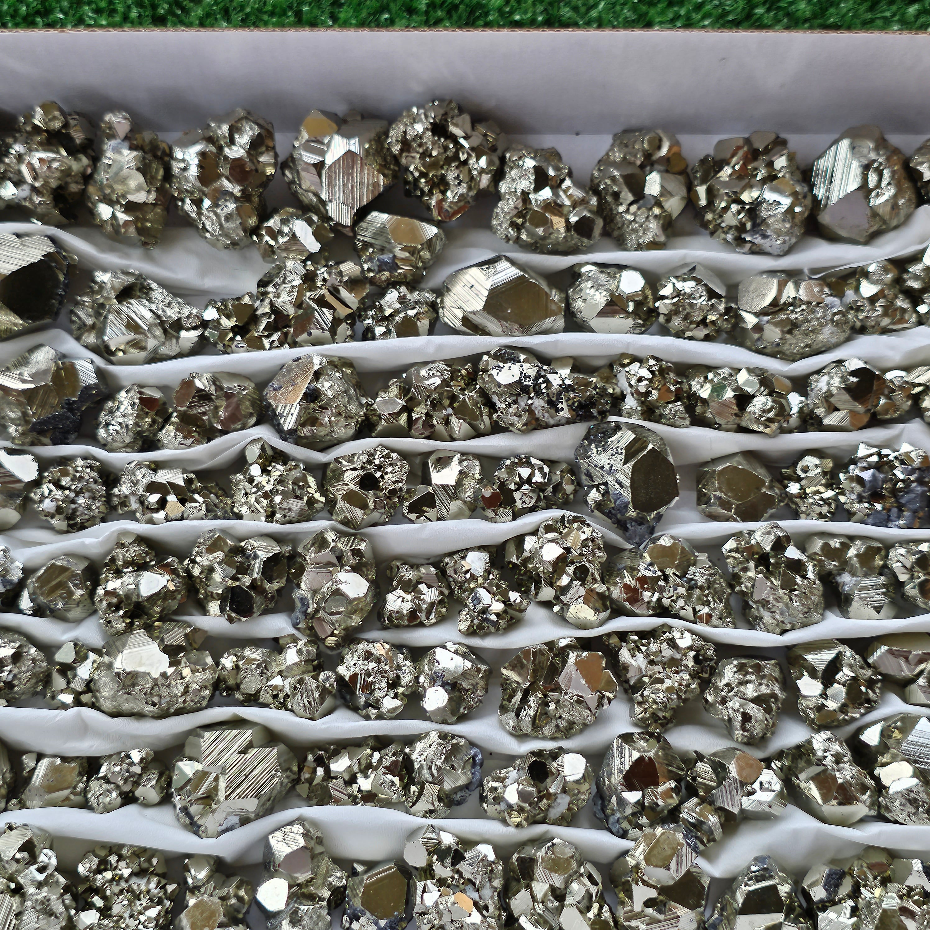Box 100 pcs pyrite Octahedral