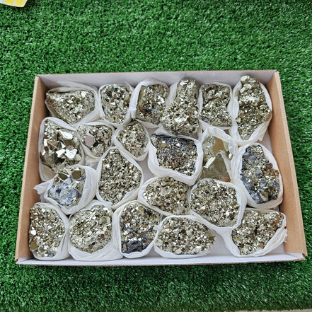 Box 21 pcs pyrite Octahedral