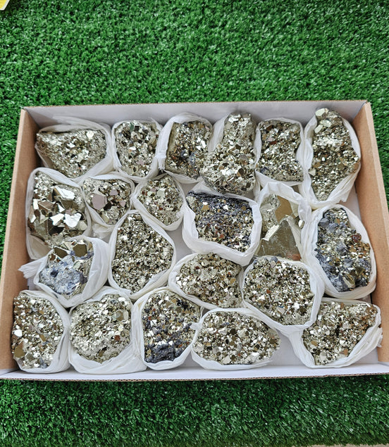Box 21 pcs pyrite Octahedral