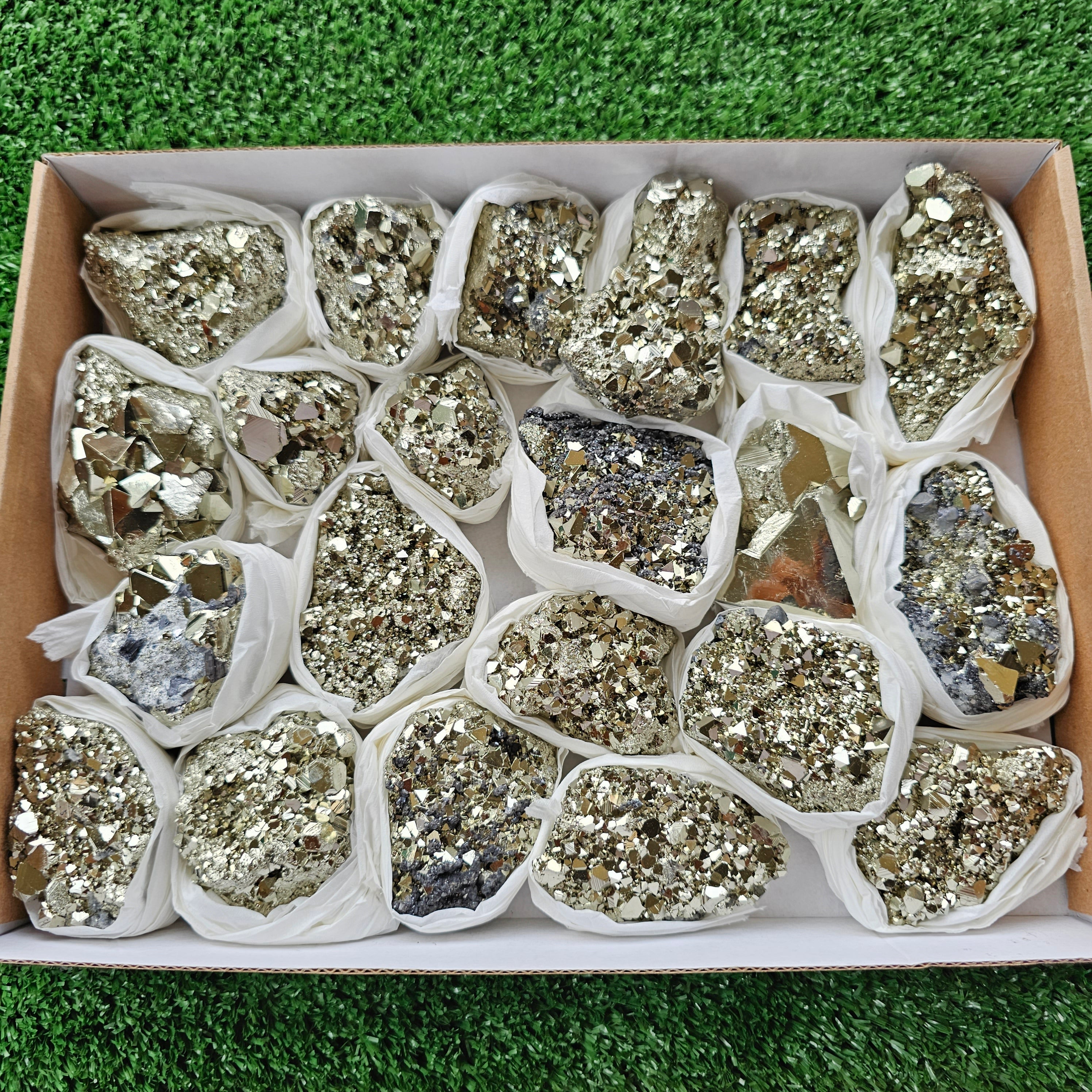 Box 21 pcs pyrite Octahedral
