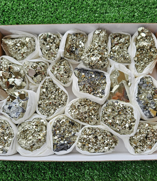 Box 21 pcs pyrite Octahedral