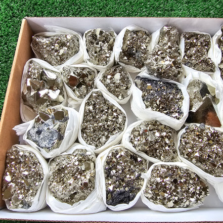 Box 21 pcs pyrite Octahedral