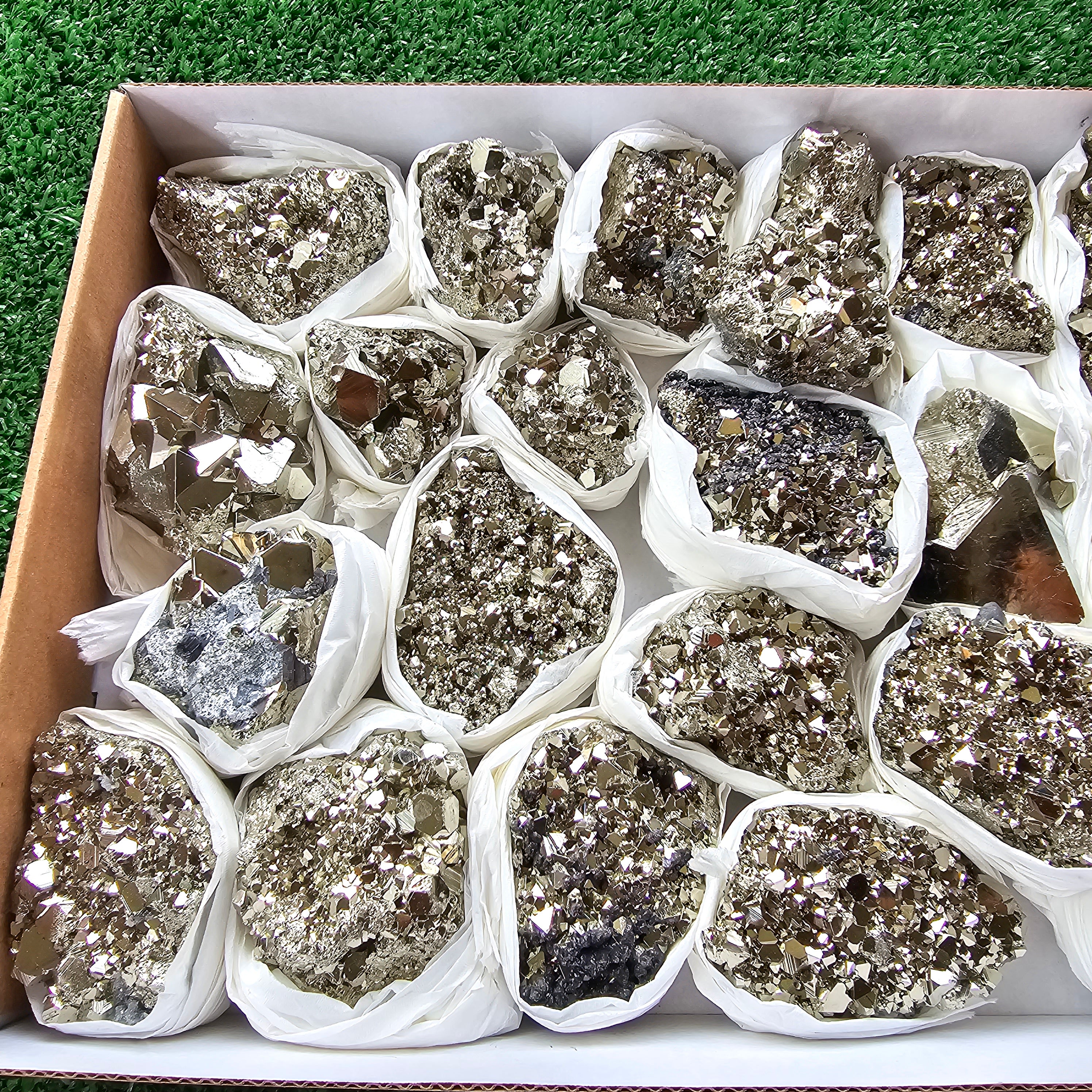 Box 21 pcs pyrite Octahedral