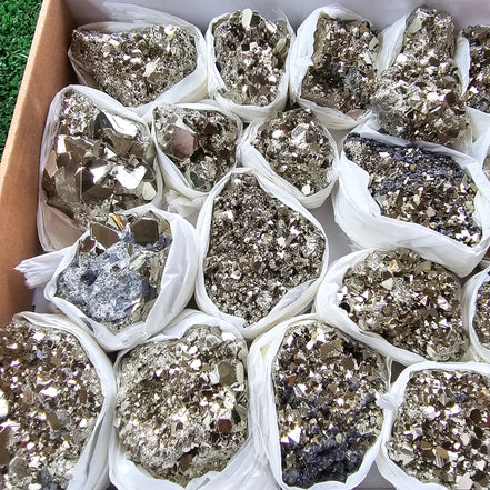 Box 21 pcs pyrite Octahedral