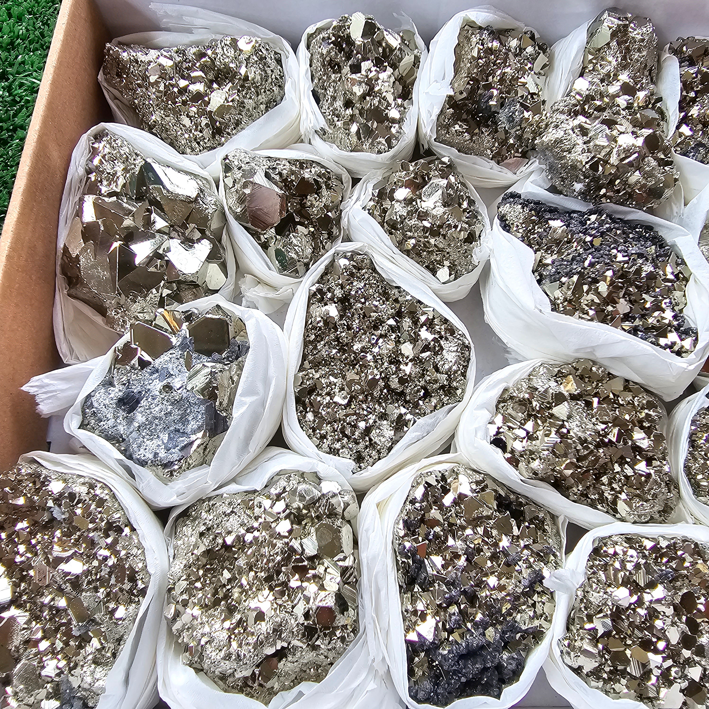 Box 21 pcs pyrite Octahedral