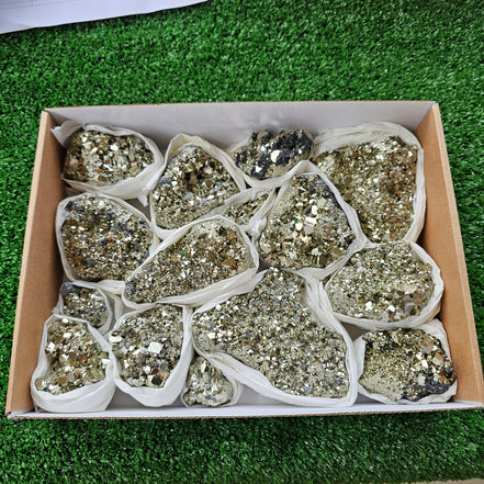 Box 14 pcs pyrite Octahedral