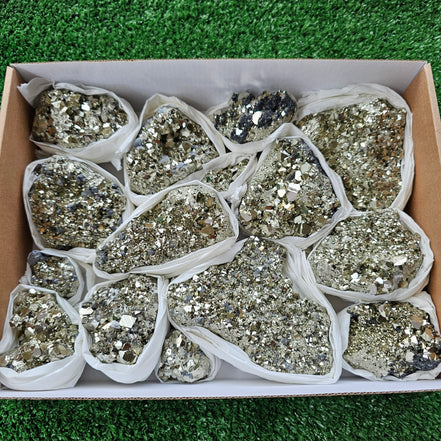 Box 14 pcs pyrite Octahedral