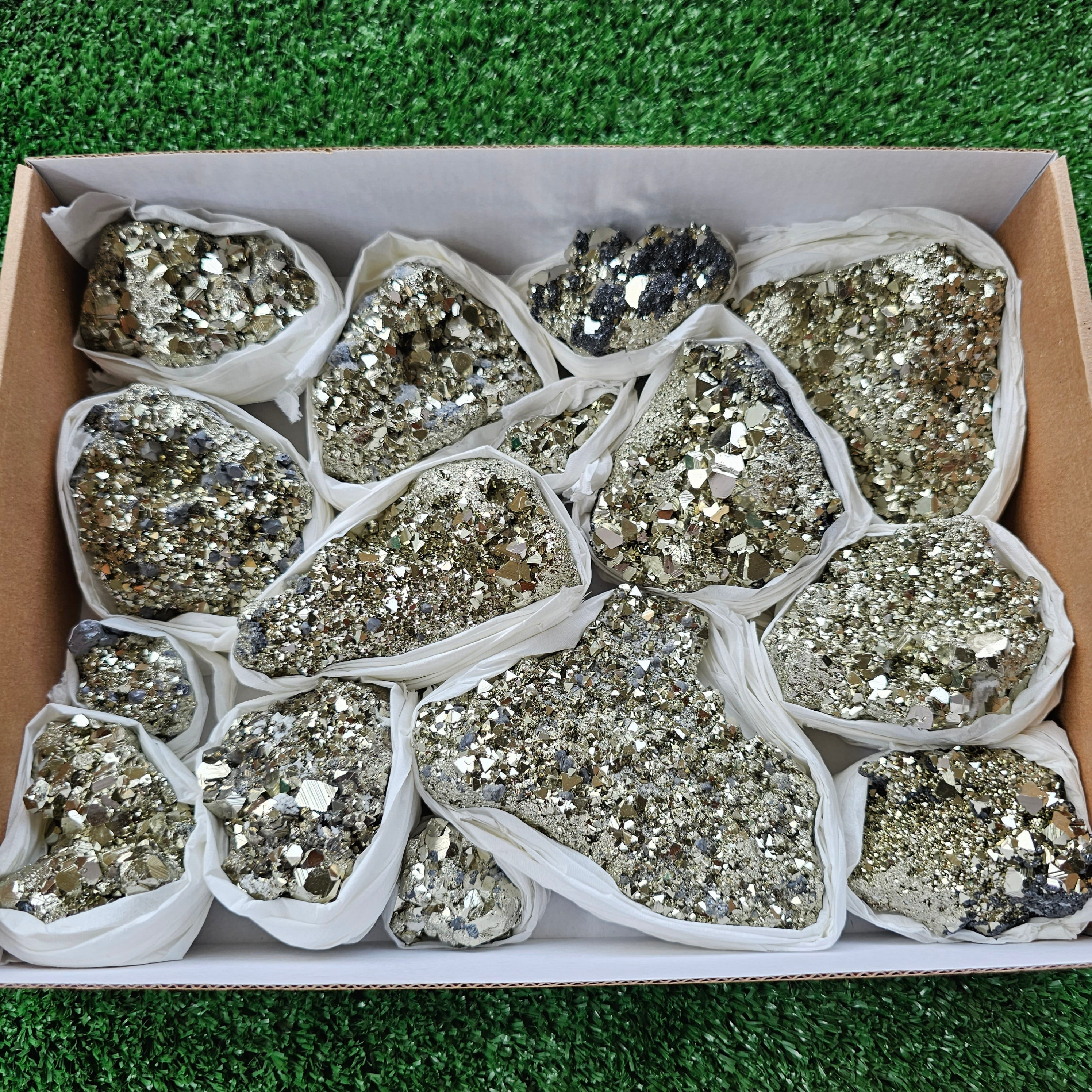 Box 14 pcs pyrite Octahedral