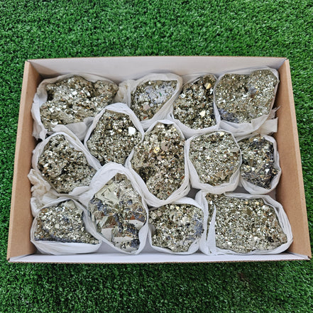 Box 13 pcs pyrite Octahedral