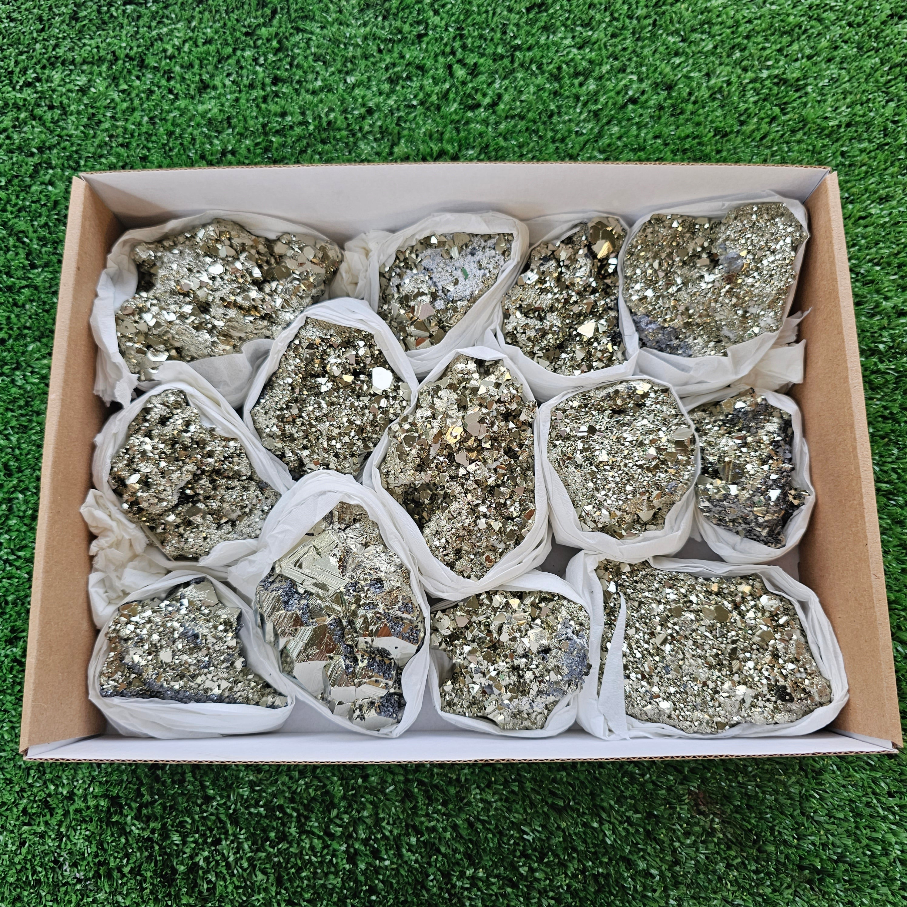Box 13 pcs pyrite Octahedral