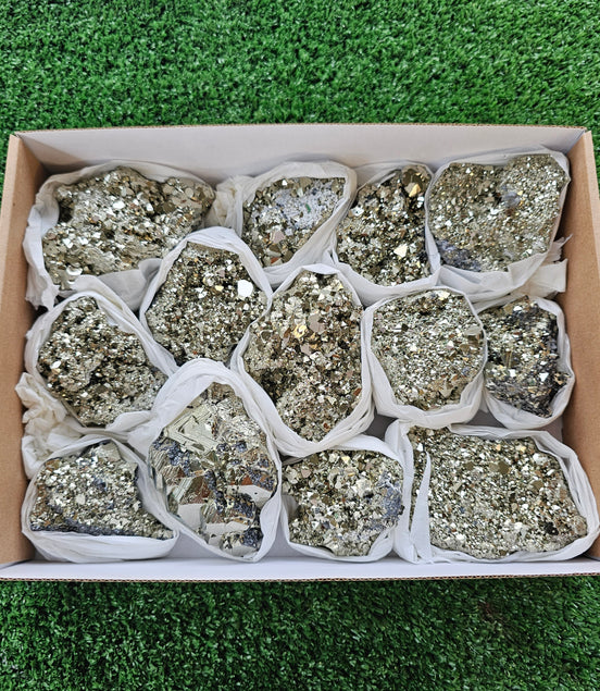 Box 13 pcs pyrite Octahedral