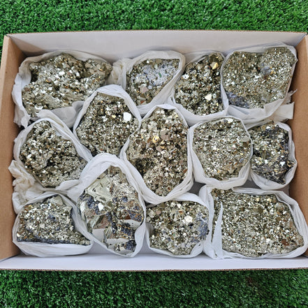 Box 13 pcs pyrite Octahedral