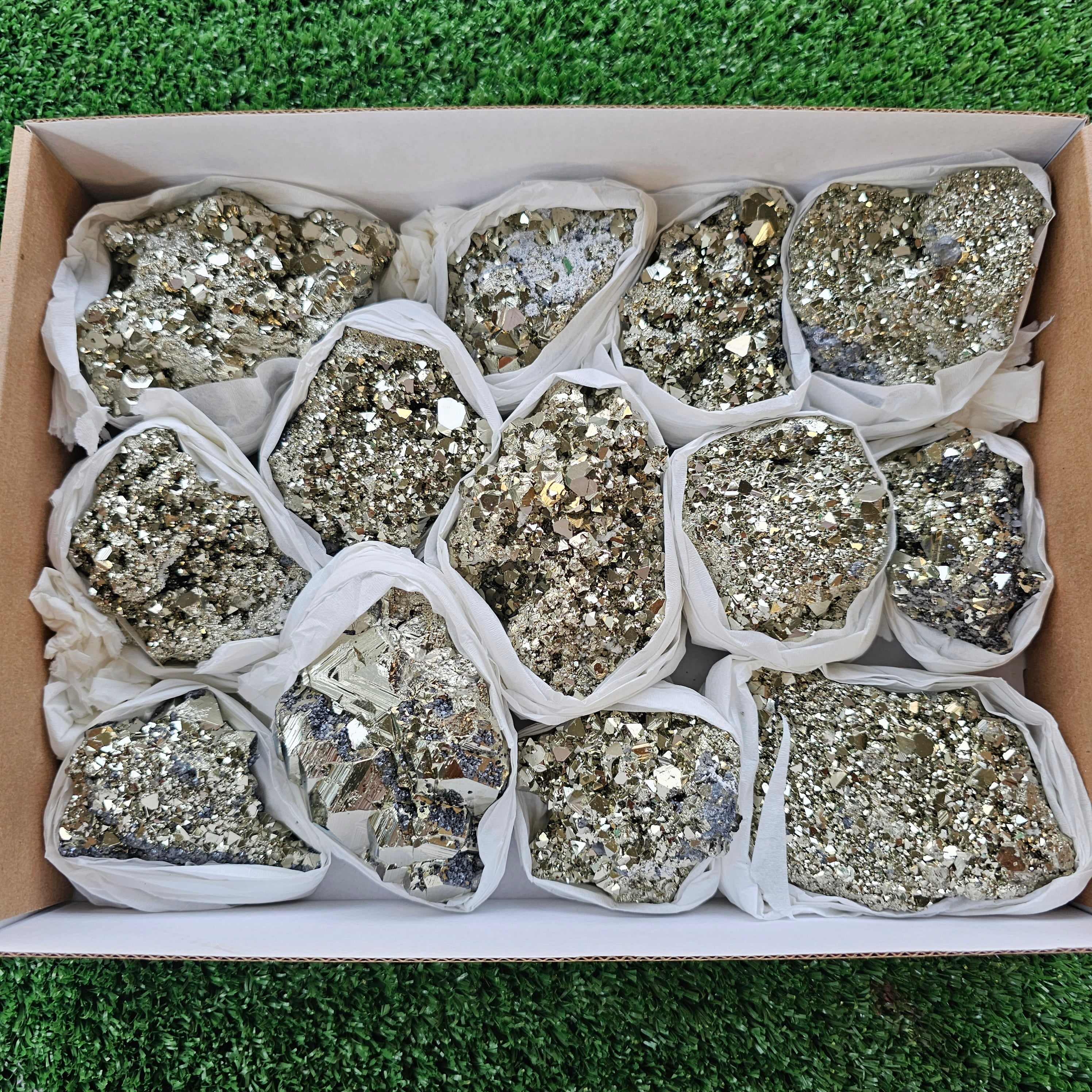 Box 13 pcs pyrite Octahedral