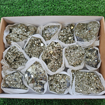 Box 13 pcs pyrite Octahedral