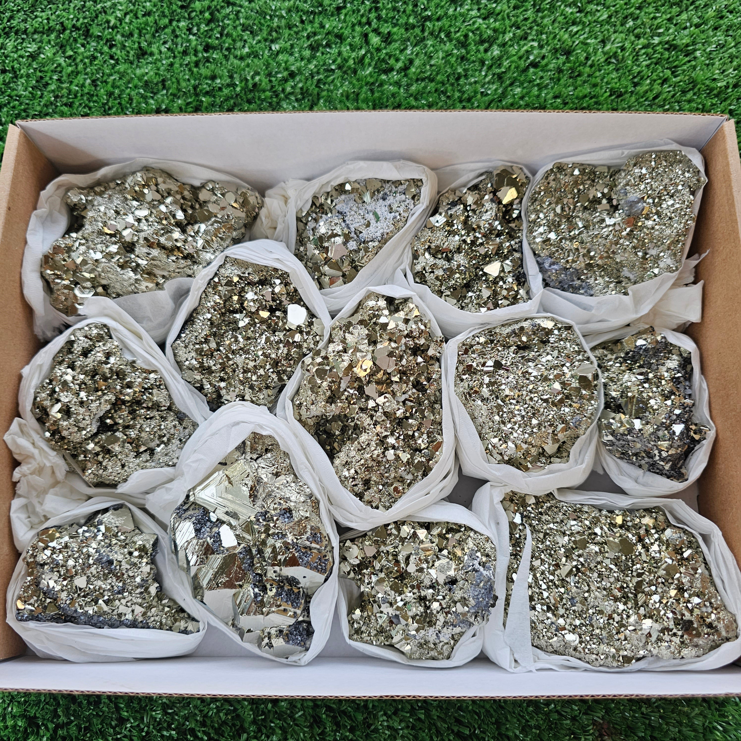 Box 13 pcs pyrite Octahedral