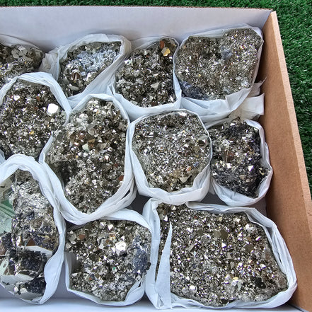 Box 13 pcs pyrite Octahedral