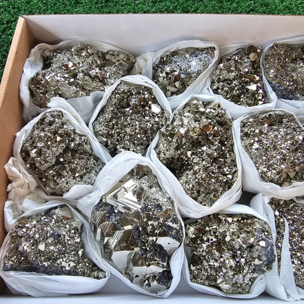 Box 13 pcs pyrite Octahedral