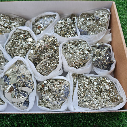 Box 13 pcs pyrite Octahedral