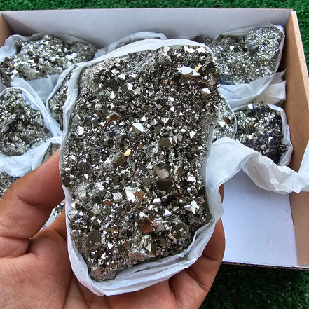 Box 13 pcs pyrite Octahedral