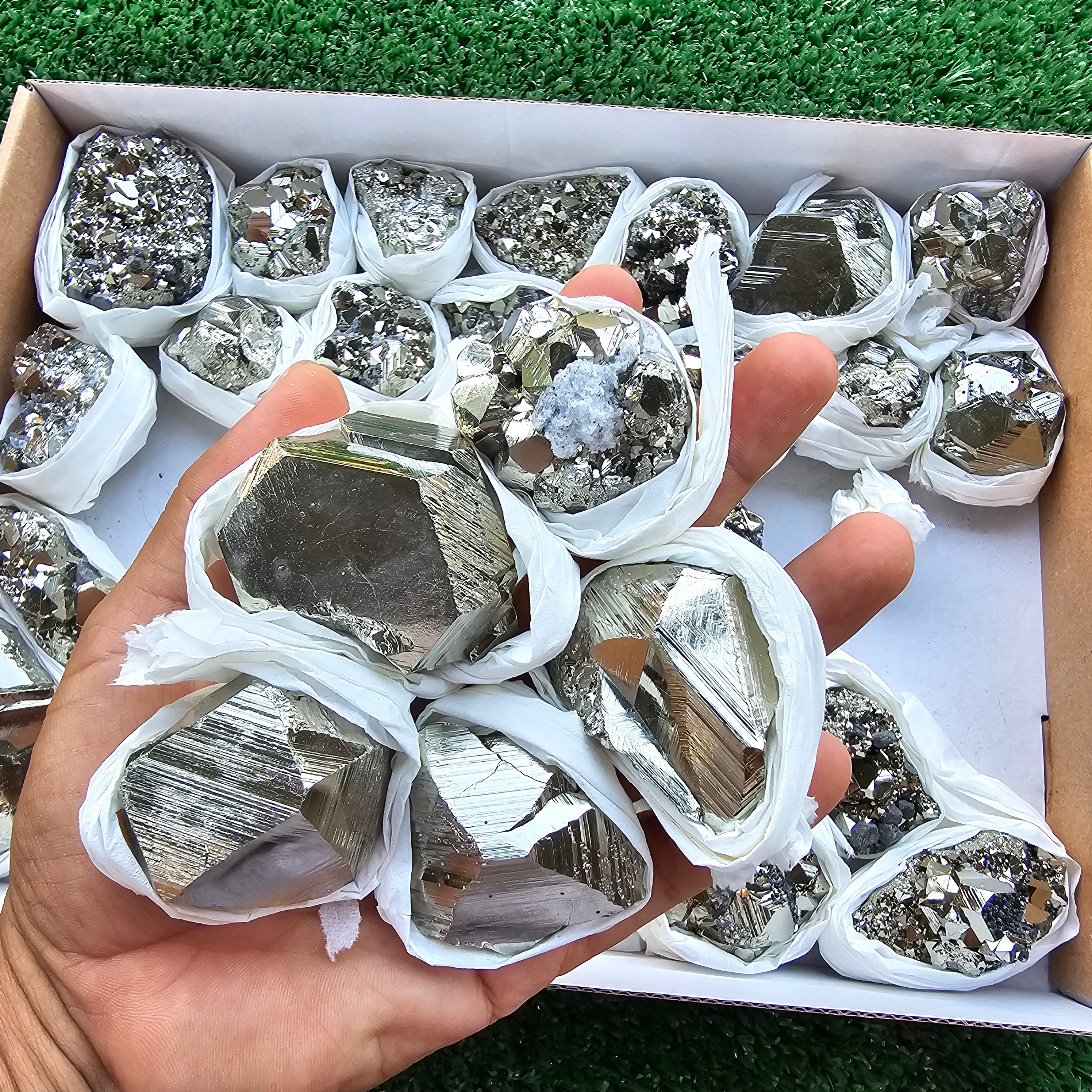 Box 36 pcs pyrite Octahedral