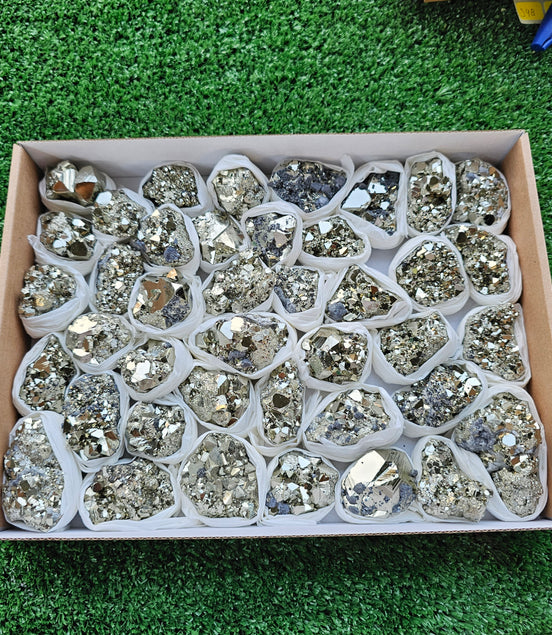 Box 41 pcs pyrite Octahedral