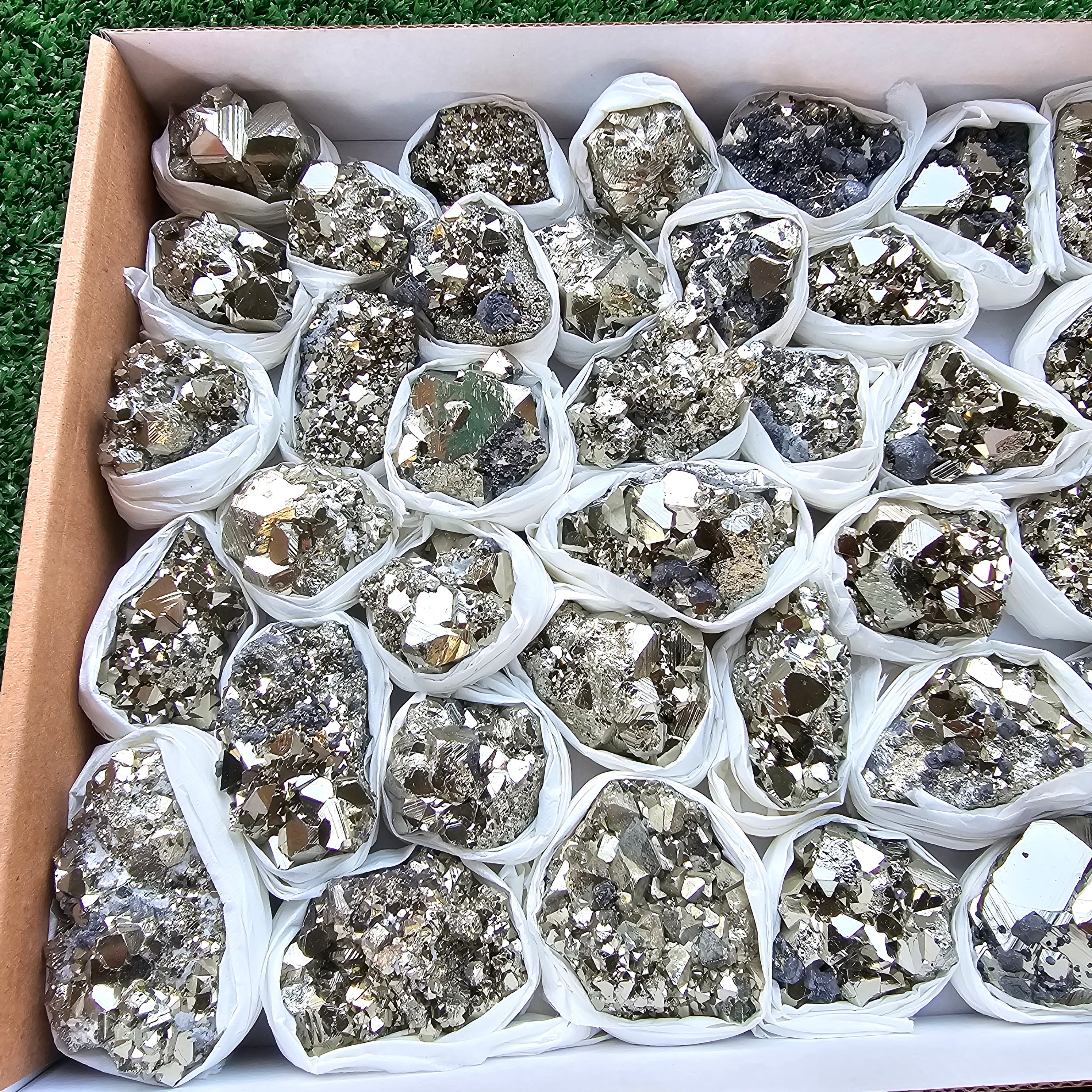 Box 41 pcs pyrite Octahedral