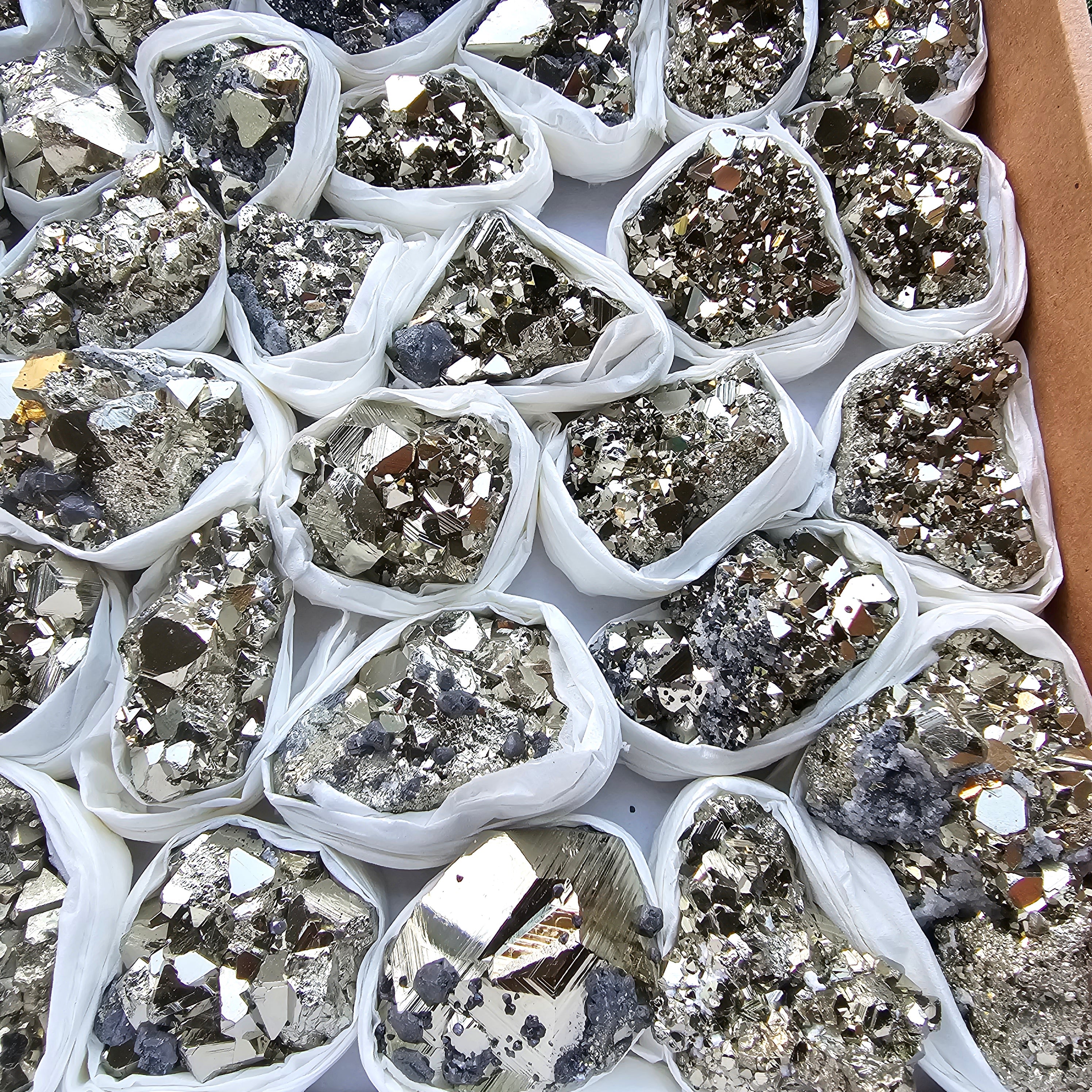 Box 41 pcs pyrite Octahedral
