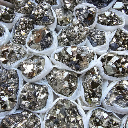 Box 41 pcs pyrite Octahedral