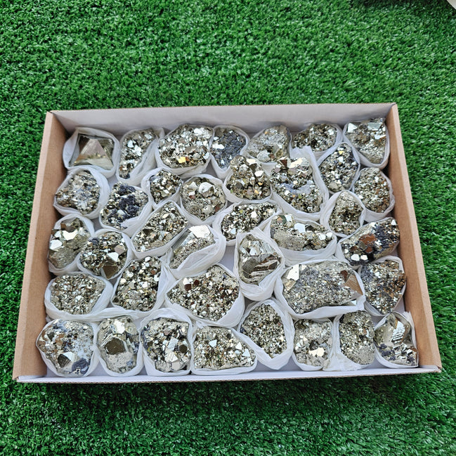 Box 37 pcs pyrite Octahedral