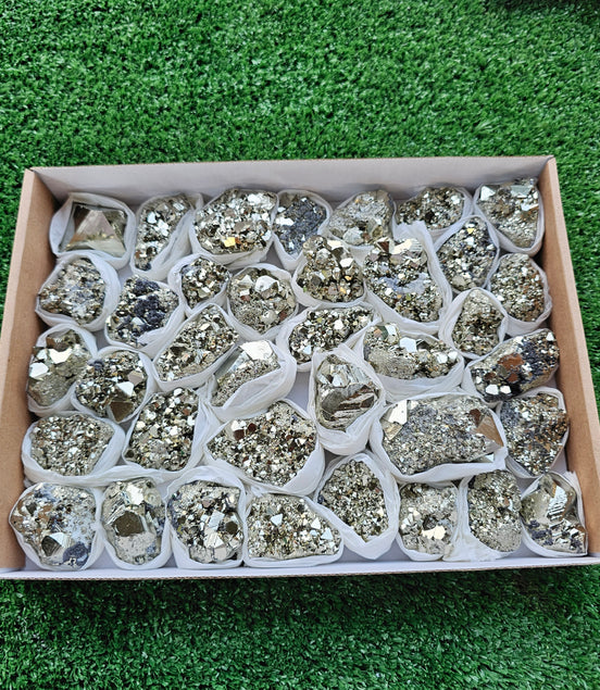 Box 37 pcs pyrite Octahedral