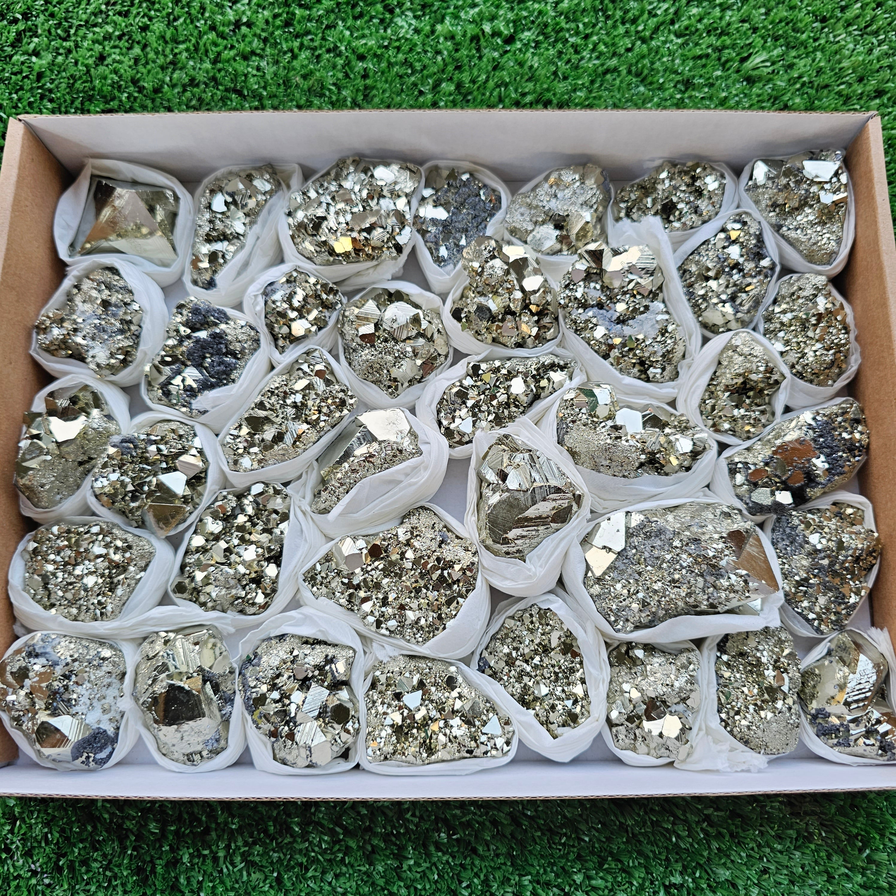 Box 37 pcs pyrite Octahedral