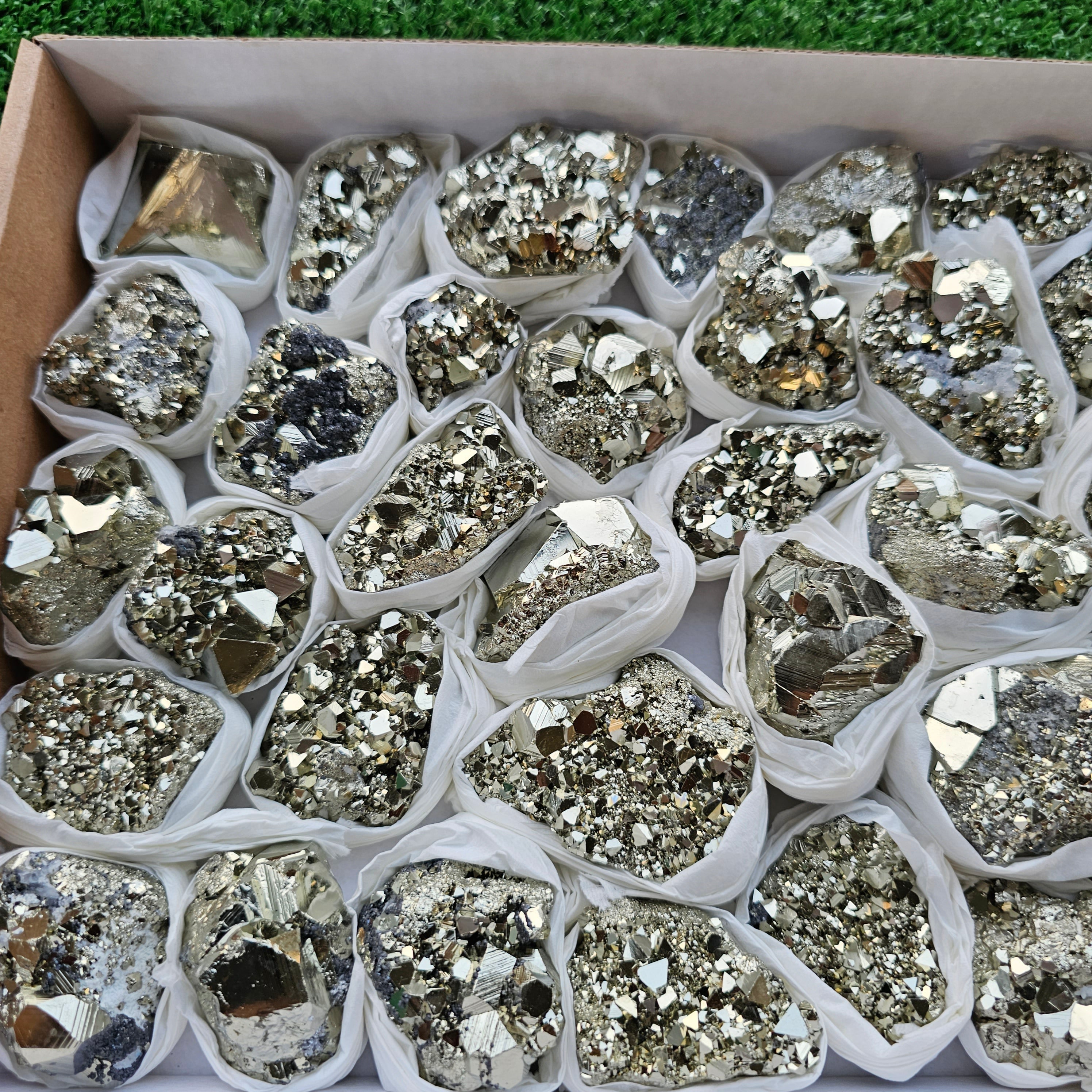 Box 37 pcs pyrite Octahedral
