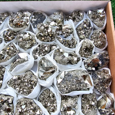 Box 37 pcs pyrite Octahedral