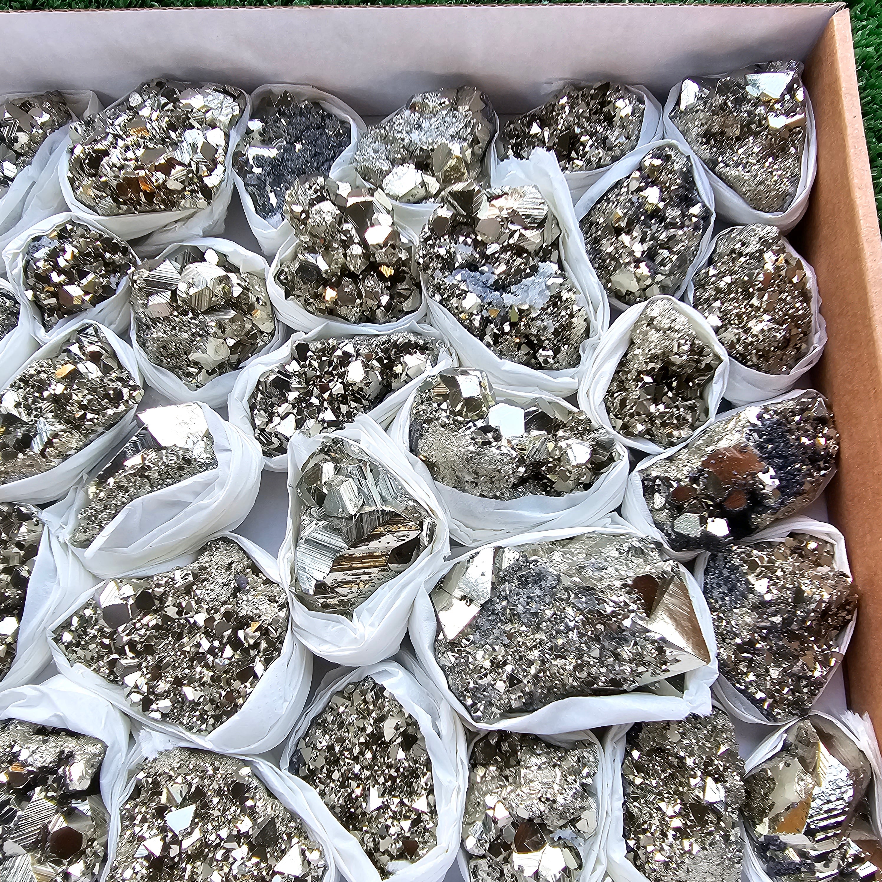 Box 37 pcs pyrite Octahedral