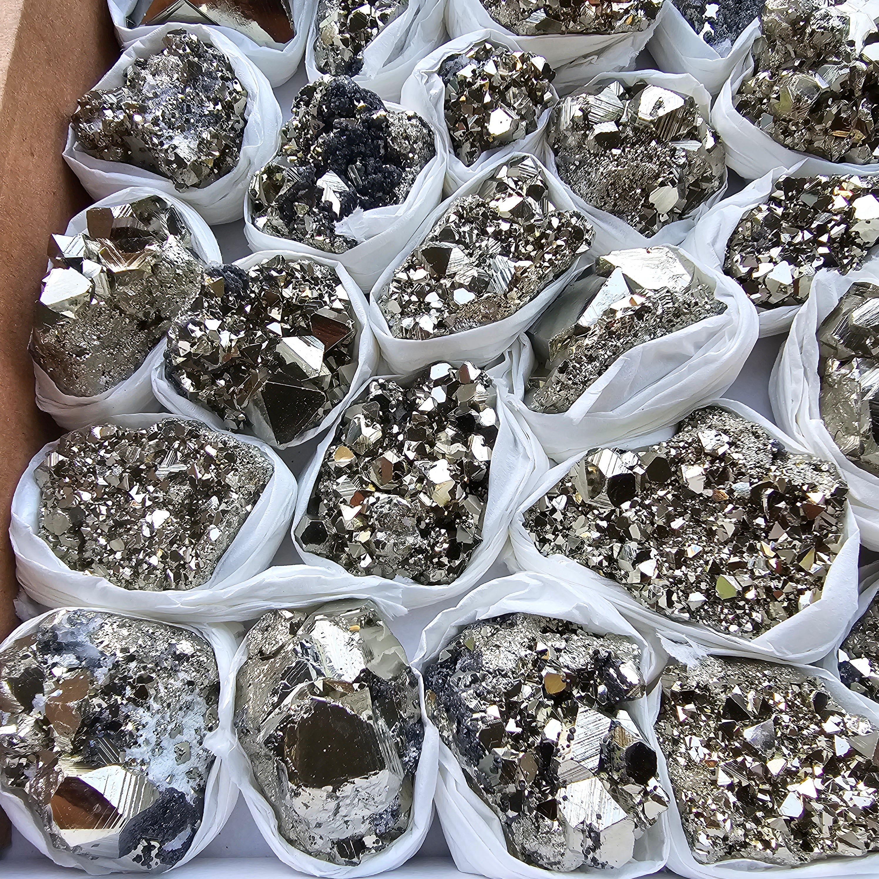 Box 37 pcs pyrite Octahedral