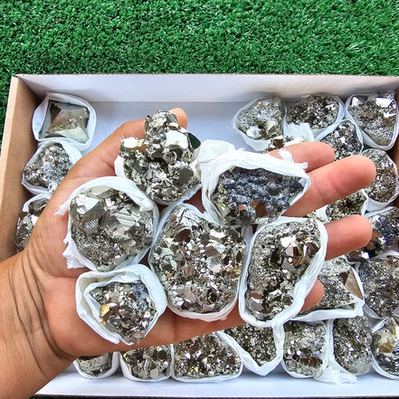 Box 37 pcs pyrite Octahedral