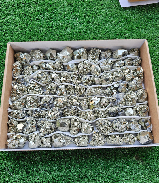 Box 84 pcs pyrite Octahedral