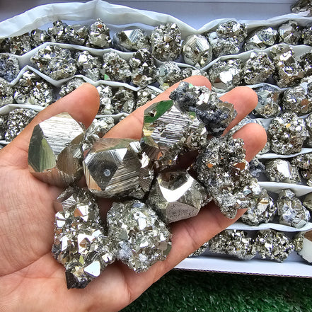 Box 84 pcs pyrite Octahedral