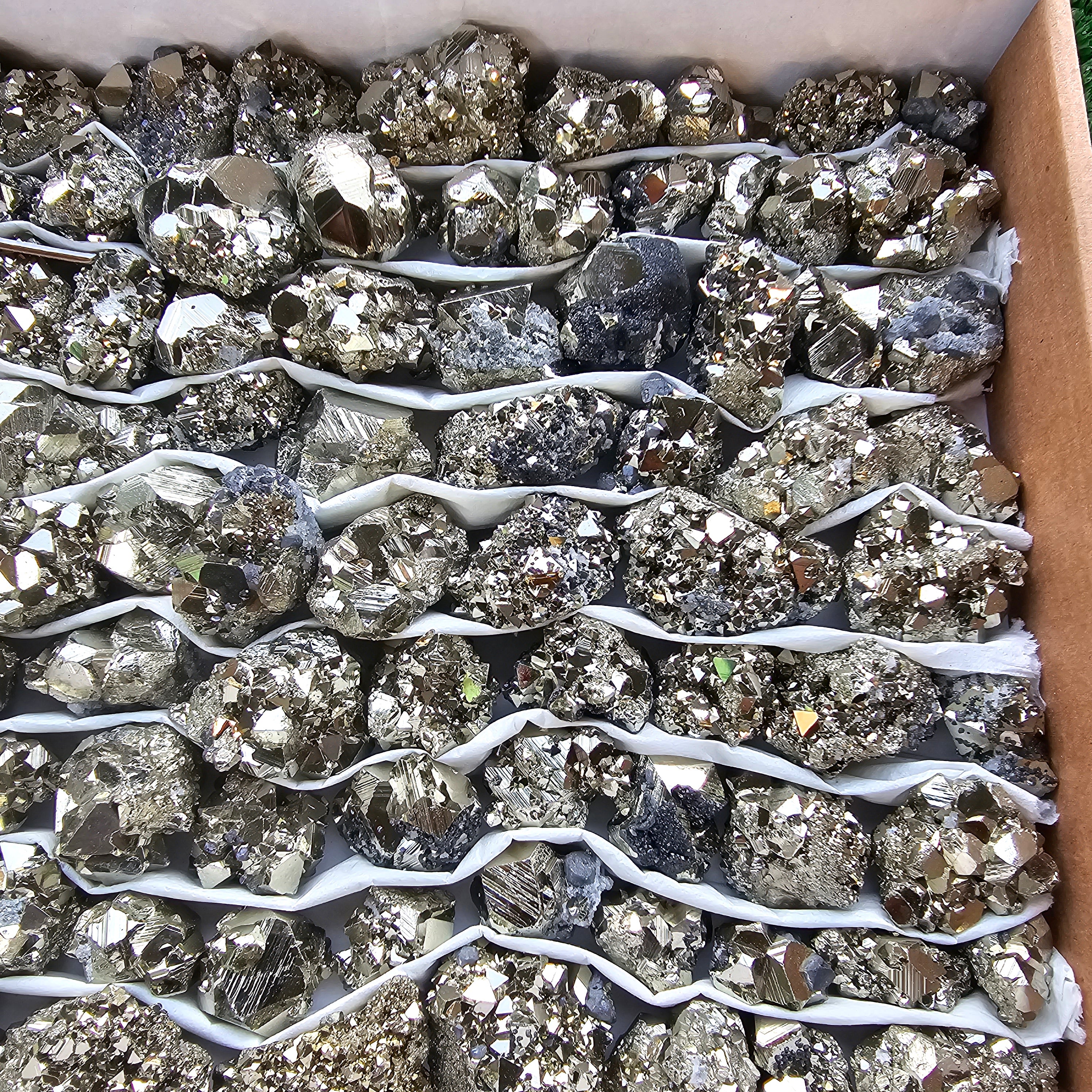 Box 97  pcs pyrite Octahedral