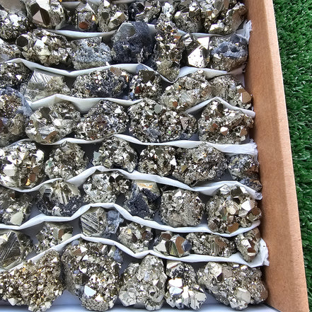 Box 97  pcs pyrite Octahedral