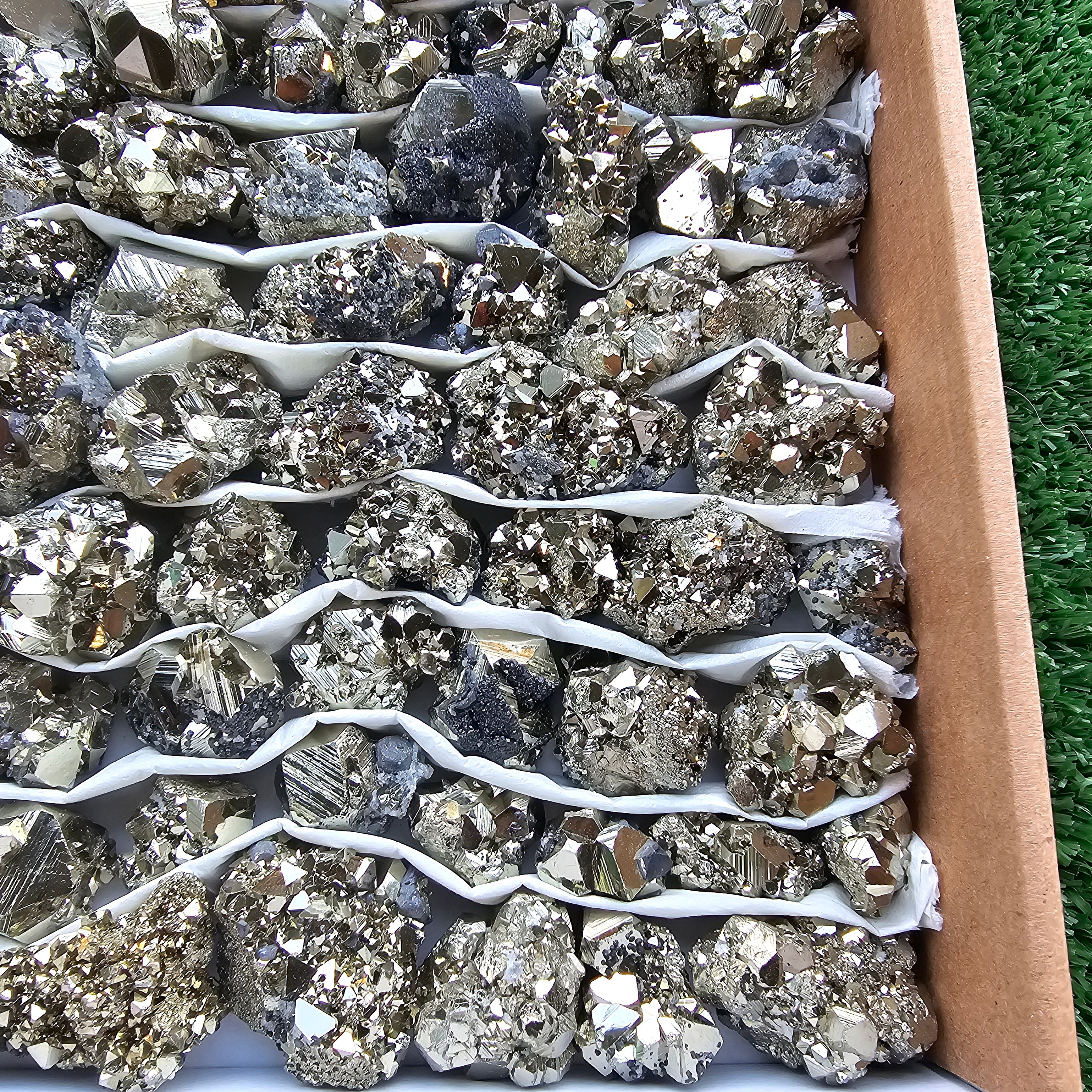 Box 97  pcs pyrite Octahedral