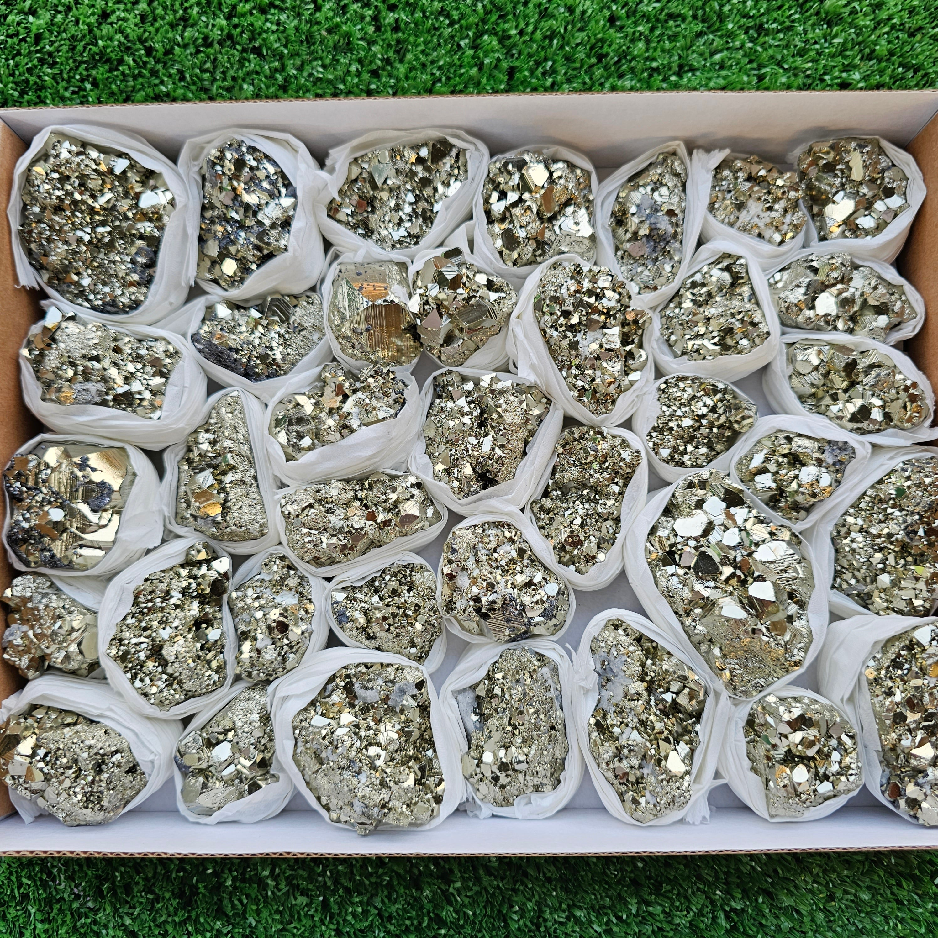 Box 37 pcs pyrite Octahedral