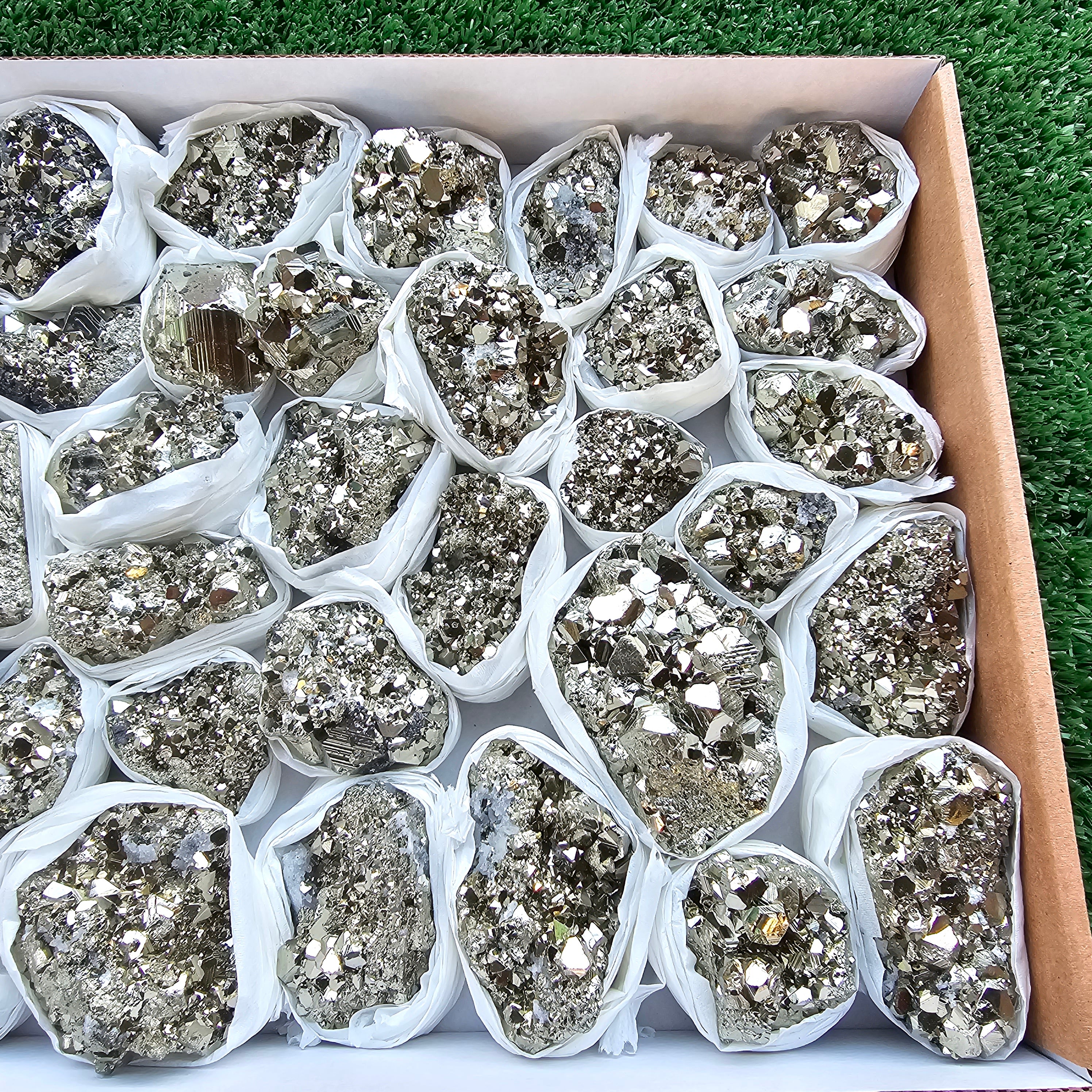 Box 37 pcs pyrite Octahedral