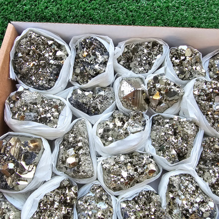 Box 37 pcs pyrite Octahedral