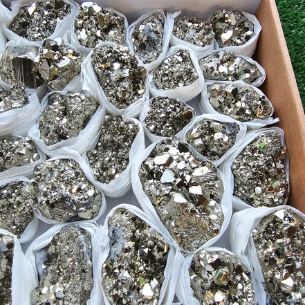 Box 37 pcs pyrite Octahedral