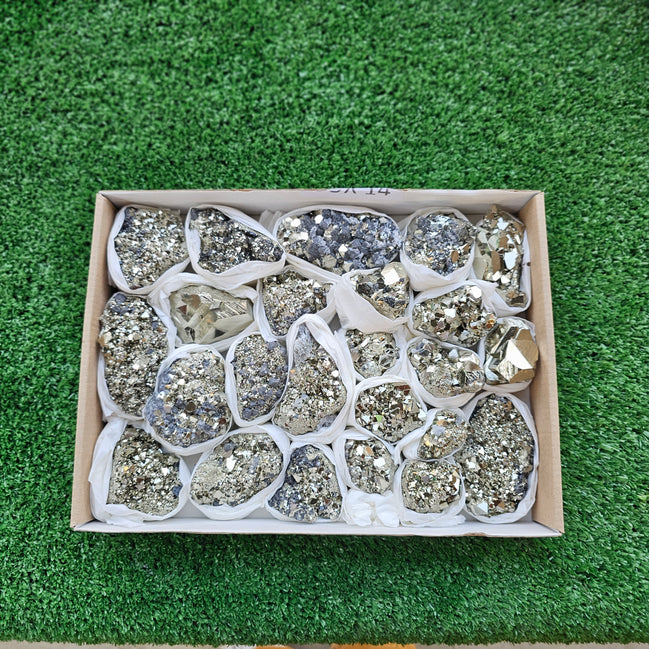 Box 24 pcs pyrite Octahedral